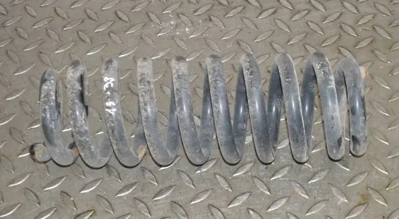 Suzuki Grand Vitara II Rear coil spring