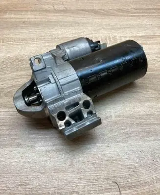 BMW 5 G30 G31 Starter motor 8589891 0001148515