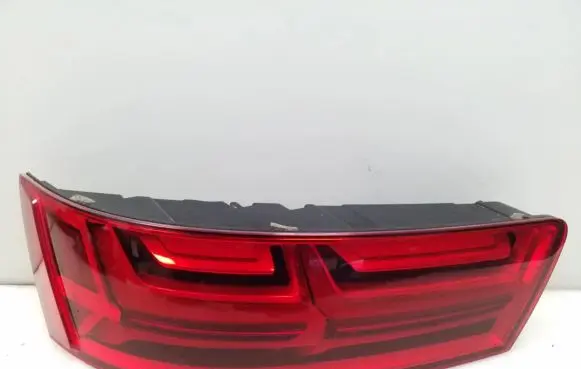 Audi Q7 4M Rear/tail lights 4M0945093L