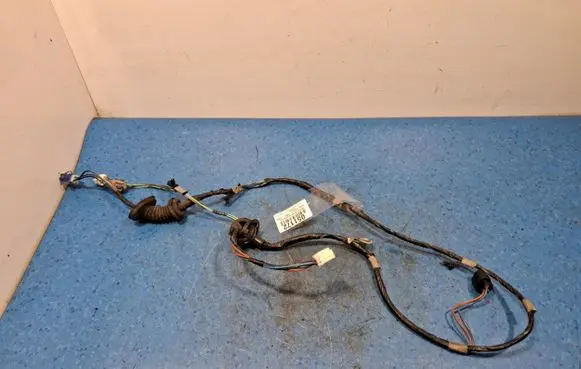 Isuzu Trooper Wires (generator/alternator) 