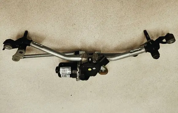 Peugeot 2008 II Front wiper linkage and motor 9824784980