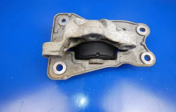 Volvo XC90 Engine mount bracket 31339948