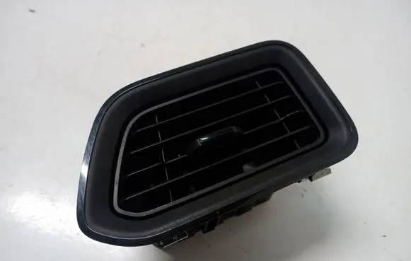 Renault Master III Dashboard side air vent grill/cover trim 687518035R