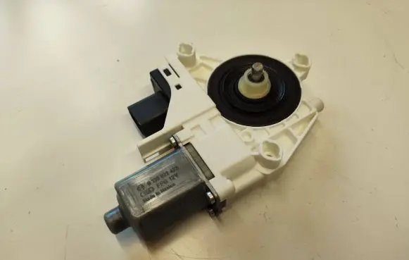 Fiat Freemont Front door window regulator motor 0130822473