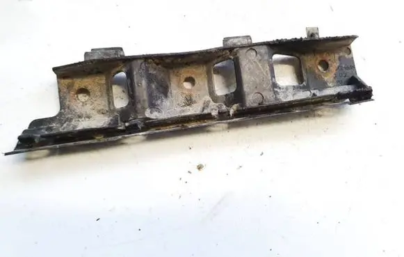 Volkswagen PASSAT B6 Front bumper mounting bracket 3c0807183