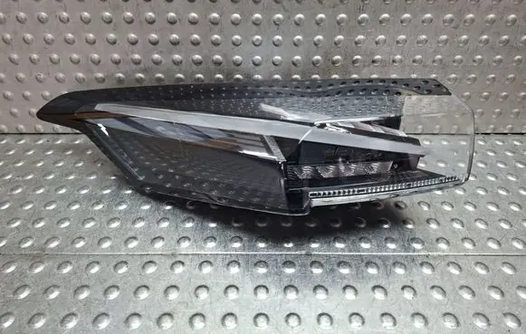 Peugeot 308 Rear/tail lights S27624483 9835299580