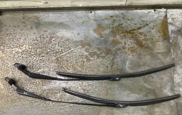 Citroen C4 II Picasso Front wiper blade arm 9676371180