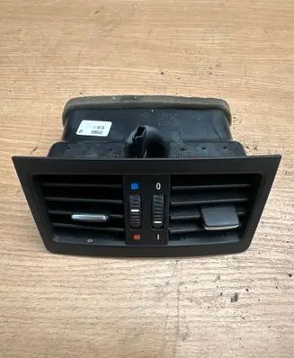 Rear air vent grill
