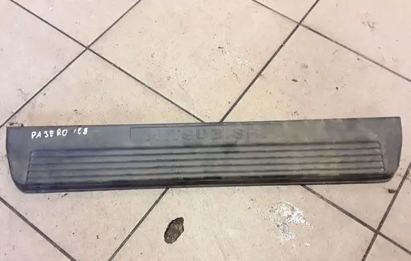 Mitsubishi Pajero Front sill trim cover 9412042MR