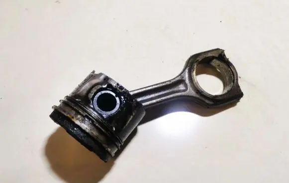 Citroen C5 Piston with connecting rod 619