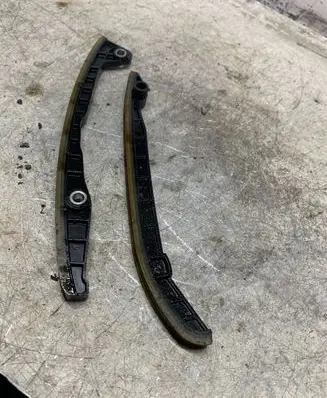Nissan Qashqai J12 Slide rail for timing chain 