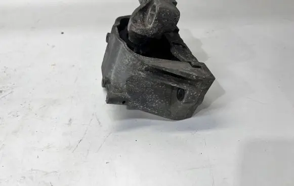 Audi A4 S4 B6 8E 8H Engine mount vacuum valve 