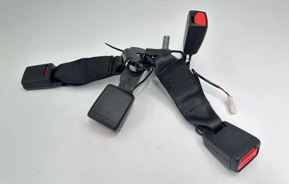 BMW 2 F44 Rear seatbelt buckle 7456285