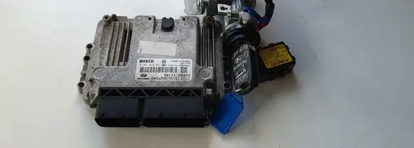 Hyundai i30 Engine control unit/module 391112A943 0281019551