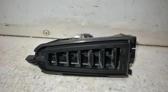 Rear air vent grill