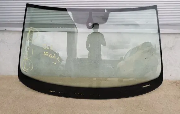 Volkswagen PASSAT B8 Front windscreen/windshield window 