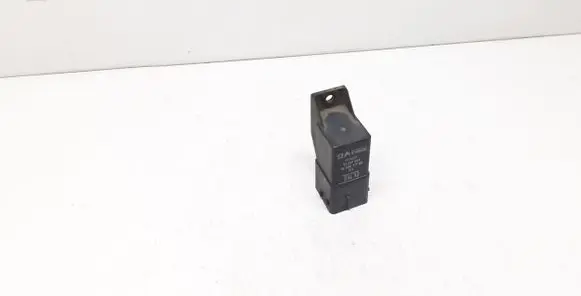 Volvo V40 Glow plug pre-heat relay 9666671780 51299049