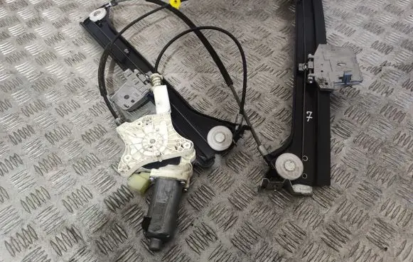 Mercedes-Benz CLK A209 C209 Front door electric window regulator 0130821921
