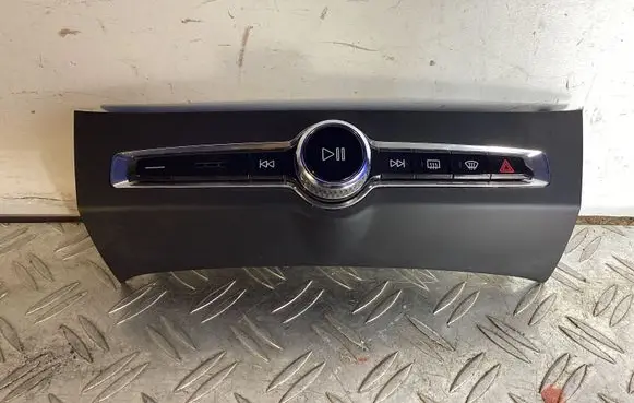 Head unit multimedia control