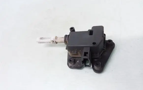 Audi A3 S3 8P Tailgate boot lock/latch motor 8E9827833