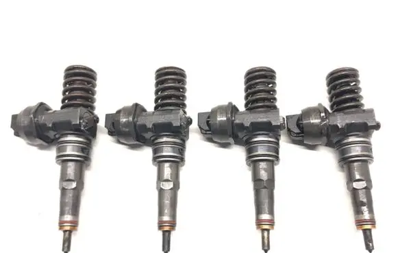 Volkswagen Bora Fuel injectors set 038130073AJ