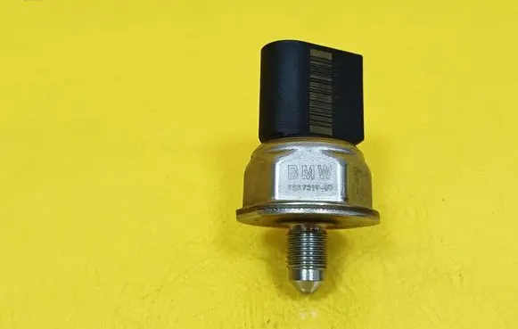 BMW 1 E81 E87 Fuel pressure sensor 753731905 55PP1101