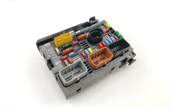 Peugeot 207 CC Fuse module 9666700180