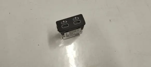 BMW X4 G02 USB socket connector 8711938