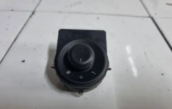 Opel Astra J Wing mirror switch 13271827