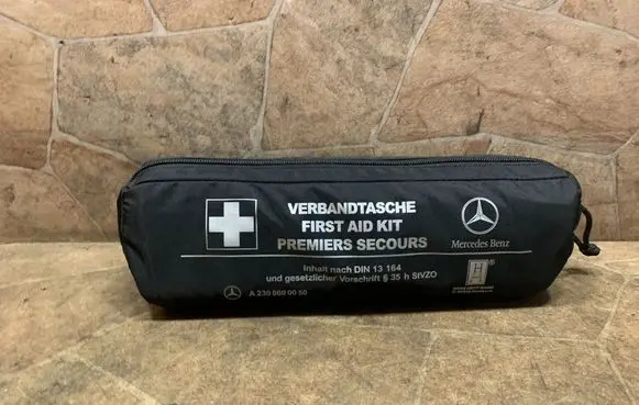 Mercedes-Benz SL R230 First aid kit A2308600050