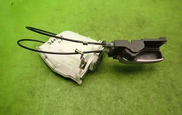 Suzuki SX4 Front door lock 