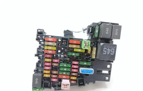 Audi A3 S3 8V Fuse module 5Q0937615C VWPE904184 536710