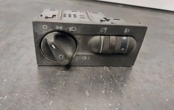Volkswagen Golf III Light switch 1H6941531N