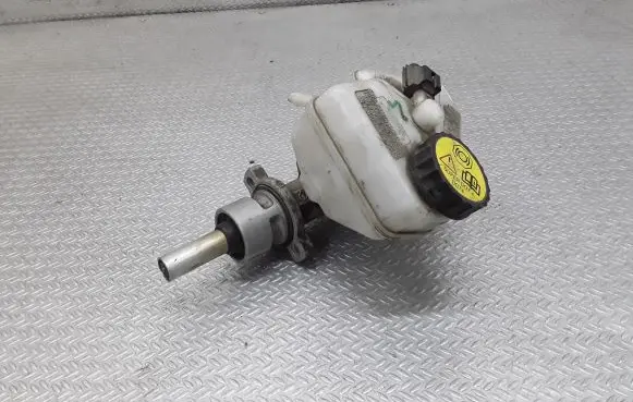 Master brake cylinder