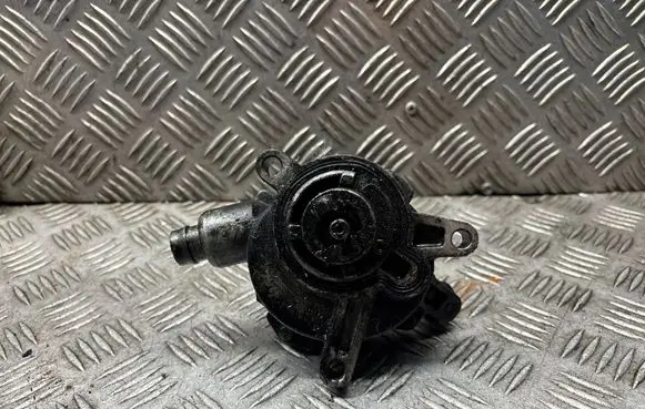 Volvo V70 Vacuum pump 08699237