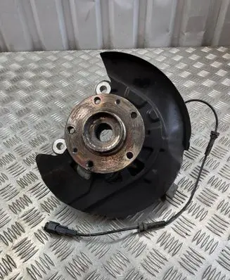 Nissan Qashqai J12 Front wheel hub 
