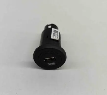 Jaguar I-Pace USB socket connector J9D319010AA