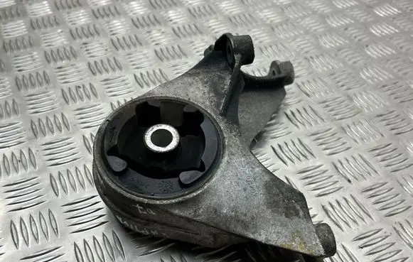 Engine mount bracket