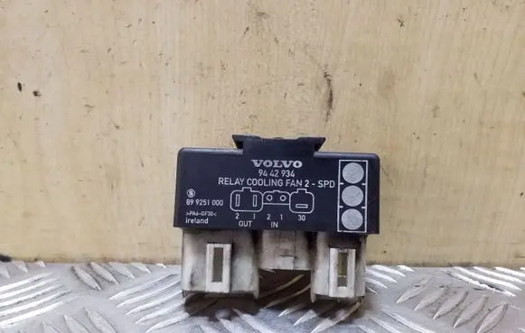 Volvo S70 V70 V70 XC Coolant fan relay 9442934
