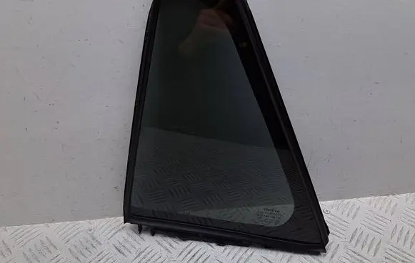 Rear vent window glass