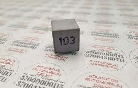 Volkswagen PASSAT B5 Other relay 