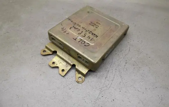 Mitsubishi Colt Engine control unit/module MD145275 E2T56072