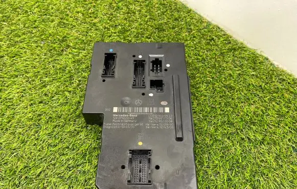 Mercedes-Benz E W212 SAM control unit 2129009922 2129020008 2129017306