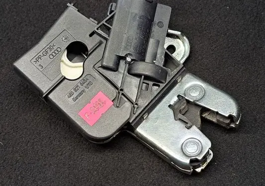 Audi A5 8T 8F Tailgate/trunk/boot lock/catch/latch 4F5827505D 4E0827645A