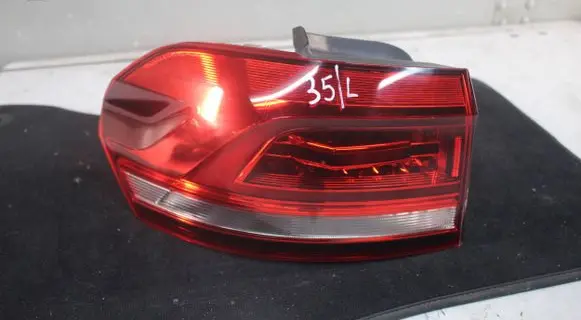Volkswagen Tiguan Rear/tail lights 5TA945207A 90059883A 80281D02