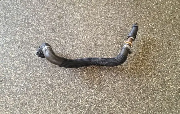 Chrysler 200 Engine coolant pipe/hose