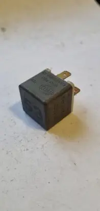 Volkswagen Polo II 86C 2F Other relay 141951253B