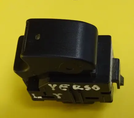 Toyota Corolla Verso E121 Electric window control switch 848100F010