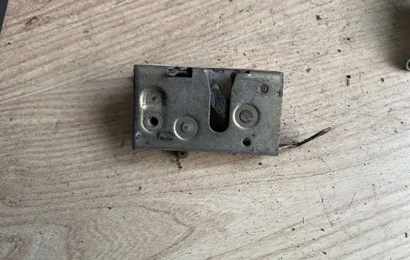 Ford Sierra Rear door lock 81ABA26413CA