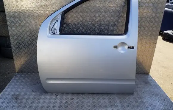 Nissan Pathfinder R51 Front door